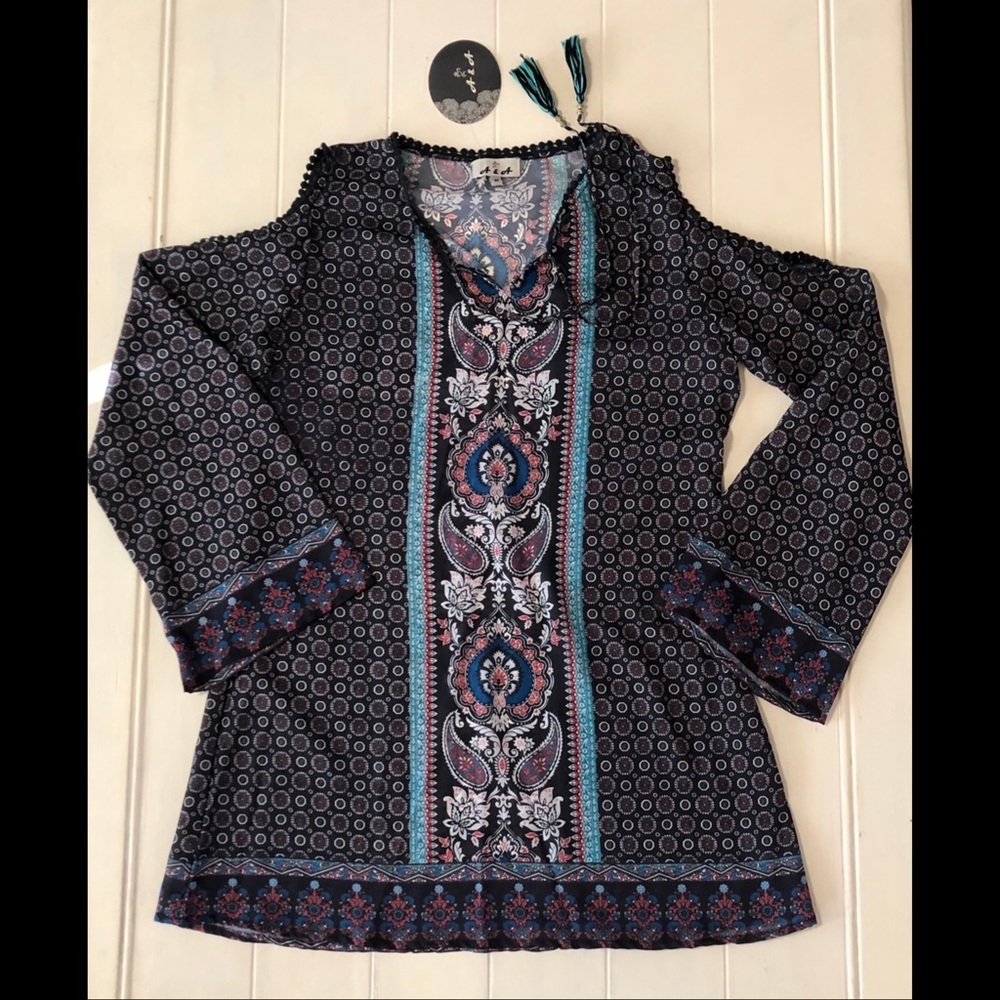 NWT A & A Cold Shoulder Top Medium